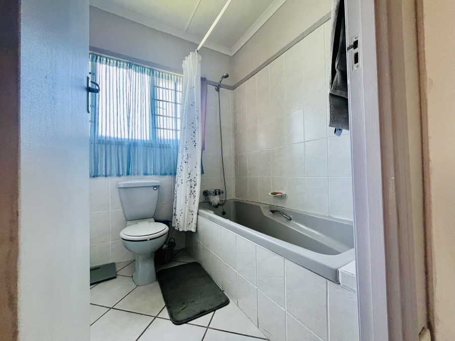 4 Bedroom Property for Sale in Sandbaai Western Cape